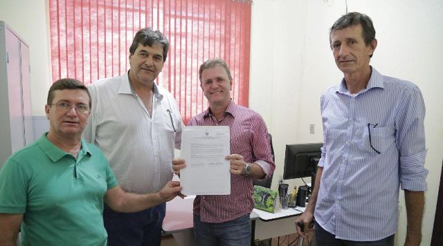 Deputado Luizinho Goebel destina recursos para prefeitura de Cabixi adquirir mini carregadeira