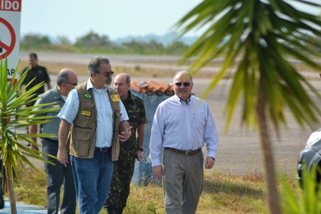 Jato da FAB com ministros, militares e diplomatas faz escala em Vilhena a caminho do Amazonas