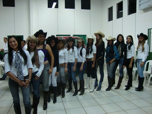 BAILE PARA ESCOLHA DA RAINHA DA EXPOVIL ESTÁ MARCADO PARA O DIA 12