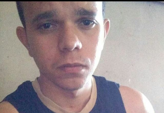 Jovem de 19 anos sofre infarto jogando bola em Cerejeiras e morre em quadra esportiva de escola