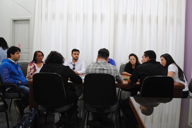 Prefeita recua na proposta garantida em greve e deixa sindicalistas decepcionados