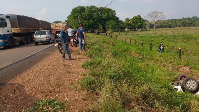 Vilhenense de 29 anos capota carro em rodovia entre Pimenta Bueno e Espigão do Oeste