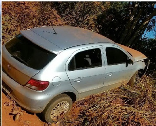 Homem morre após carro bater em ponte e cair em riacho na zona rural de Cerejeiras