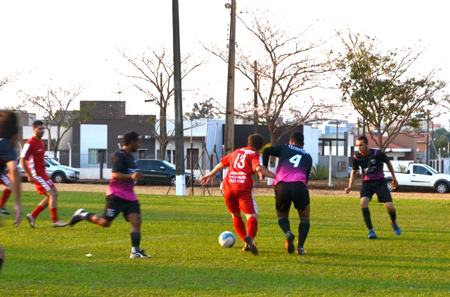 Taça Aciv de Futebol tem três jogos hoje na Sede Esportiva da Associação Comercial 