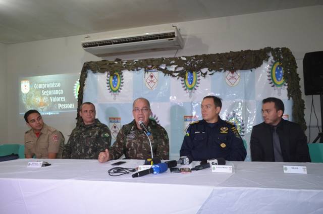 Usando cães e tecnologia, Exército encontra arsenal de armas brancas em presídio de Vilhena