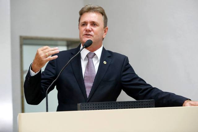 Deputado Luzinho Goebel cobra do Governo mutirão de consultas médicas em Vilhena