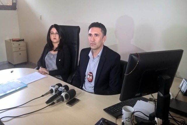 Delegados explicam como homem matou esposa e enteado de 5 anos em Rondônia antes de se enforcar