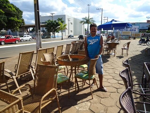 COMÉRCIO NA RUA: MÓVEIS ARTESANAIS CHAMAM A ATENÇÃO DE VILHENENSES