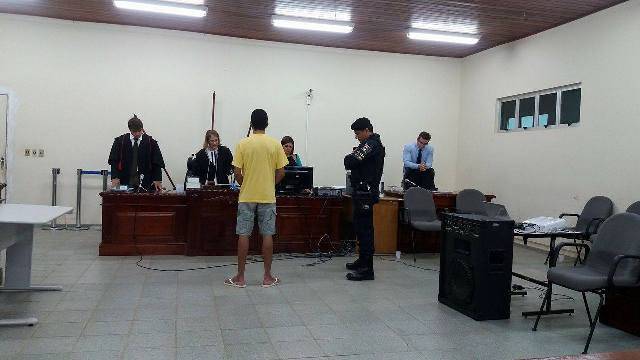 Rapaz que matou três quando ainda era menor de idade é condenado a 16 anos de prisão em Vilhena