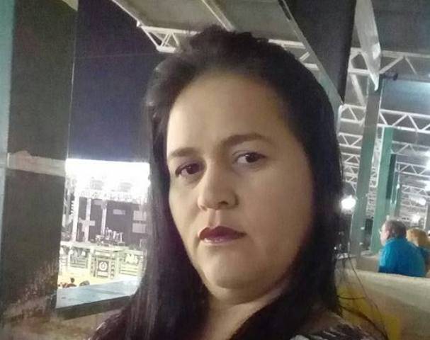 Adotada para não ser assassinada pelo próprio pai, sitiante tenta encontrar irmãos no Cone Sul