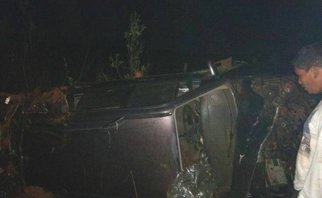 Carro funerário de Vilhena se acidenta na BR 364 quando trazia corpo de mulher morta em Cacoal
