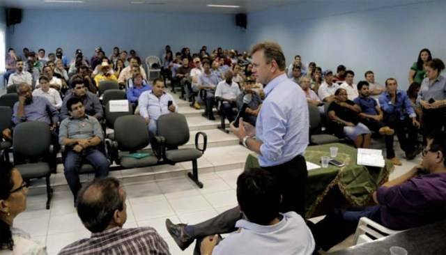 Deputado Luizinho Goebel participa de lançamento de programa de inseminação em Colorado