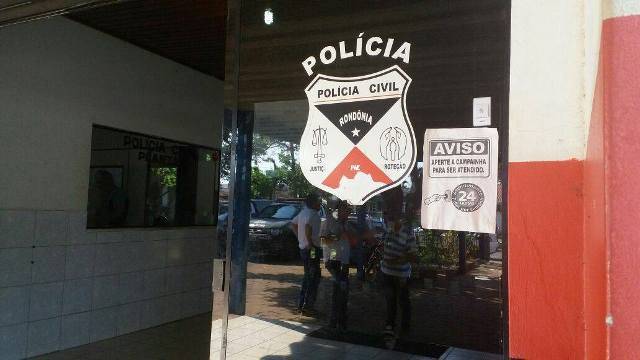 Vilhena: PM ameaça esposa, tenta disparar contra a própria cabeça e caso termina em barraco na DPC
