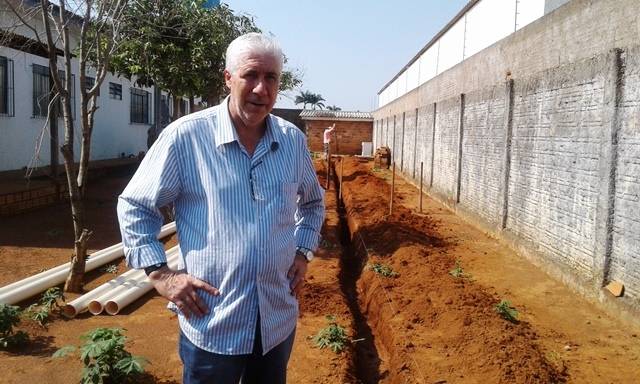 Com obra pronta, prefeito faz apelo para que moradores liguem suas casas à rede de esgoto em Cerejeiras