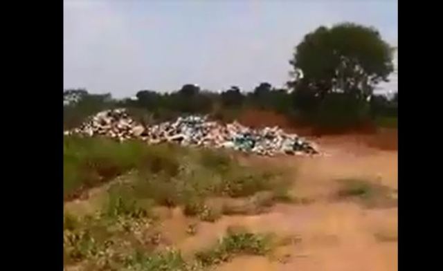Radialista faz vídeo denunciando lixo jogado nos fundos do Parque de Exposições em Cerejeiras; prefeito explica