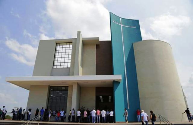 Católicos de Colorado reinauguram catedral e relembram padre que passou pela cidade há 40 anos