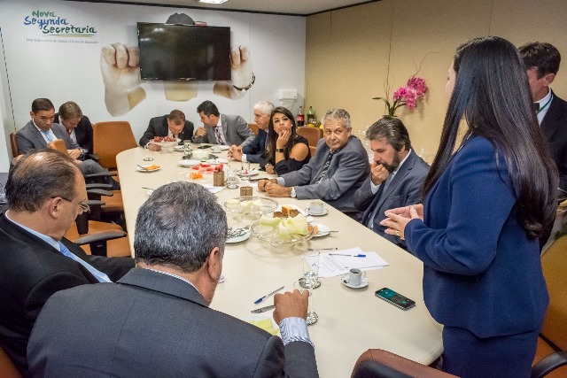 Bancada de RO promete R$ 120 milhões a prefeita para construção de novo hospital em Vilhena