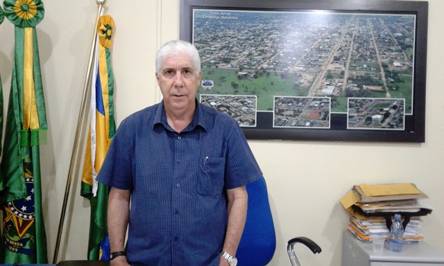 Criticado por adversários, prefeito de Cerejeiras evita confronto e diz: “Nada é 100 por cento”