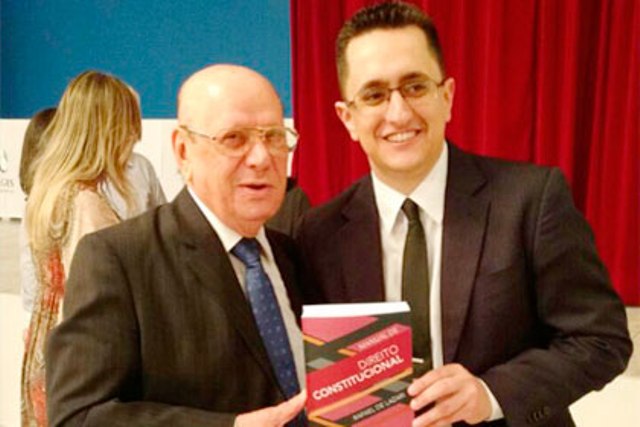 Doutor em Direito Constitucional, Rafael de Lazari ministra palestra e dá autógrafos hoje na AVEC