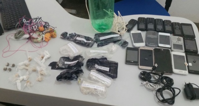 Em cidade vizinha, duas pessoas são presas arremessando drogas e celulares dentro de cadeia
