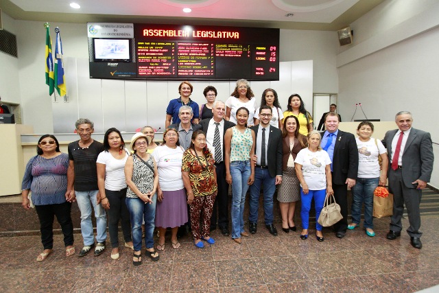 Ao receber artesãos na ALE, deputada reafirma compromisso de apoiar a categoria em Rondônia 