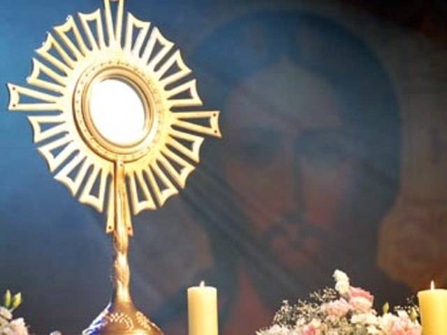 CATÓLICOS VILHENENSES REVERENCIAM CORPUS CHRISTI