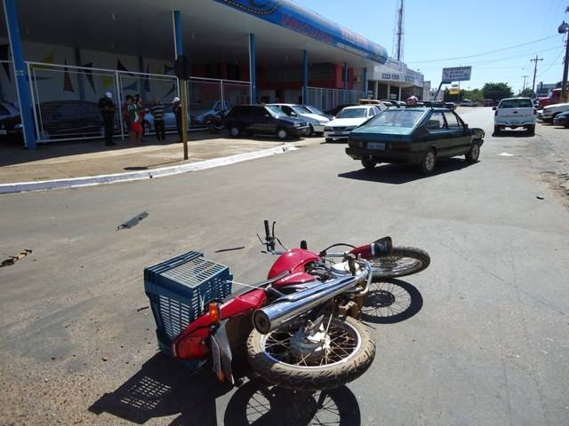 ACIDENTE DA MAJOR: MOTOQUEIRO VAI PARAR EM VIDRO DE CARRO