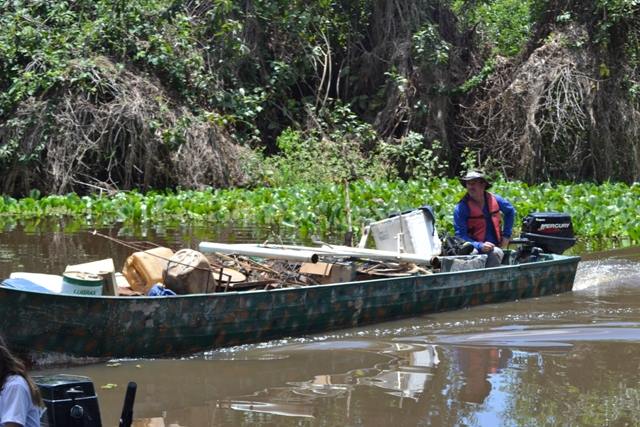 Veja fotos: voluntários recolhem cerca de 5 toneladas de lixo do rio Guaporé e seus afluentes