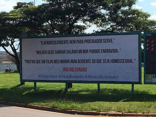 Após militantes custearem painel de apoio, out-door anti-Bolsonaro é instalado em Vilhena