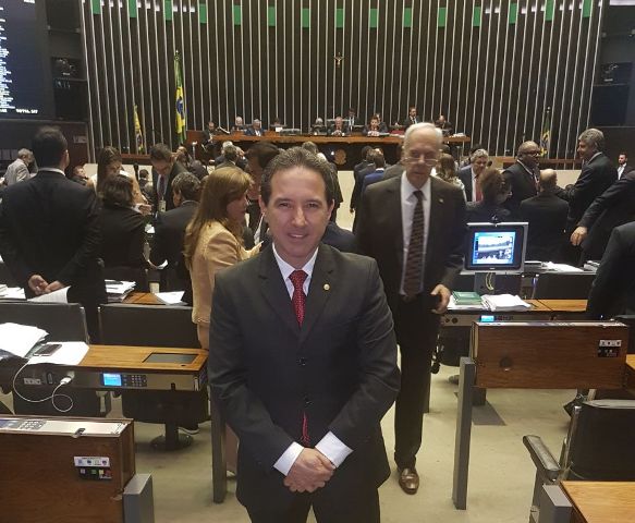 Jornal paulista mostra visita do ex-deputado vilhenense Natan Donadon aos colegas que o cassaram