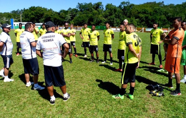 Vilhenense EC inicia preparação em cidade do Paraná; parte da diretoria acompanha o time