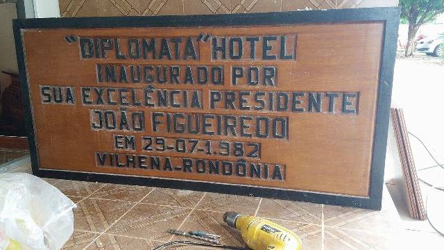 Hotel inaugurado por presidente da República em Vilhena será reaberto; ex primeira-dama faz homenagem