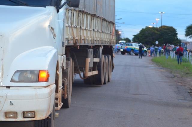 Vilhena: garota de 12 anos morre esmagada por carreta; motorista tenta fugir, mas acaba preso