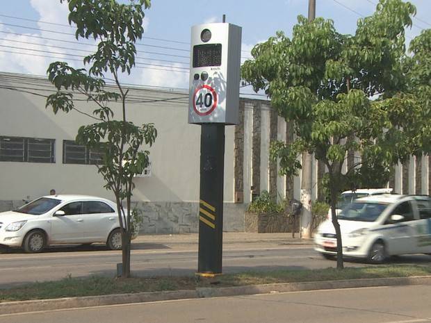 Picape de luxo da prefeitura de Vilhena é multada 4 vezes em Porto Velho; duas infrações no mesmo dia