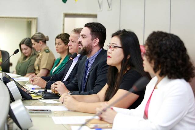 Deputado Léo Moraes realiza audiência pública para debater fonoaudiologia em Rondônia 