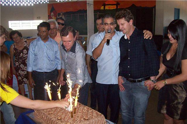 PREFEITO SE EMOCIONA E VAI ÀS LÁGRIMAS EM FESTA DE ANIVERSÁRIO CRITICADA