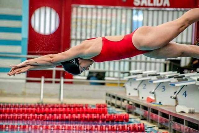 Nadadora nascida em Vilhena concorre a melhor atleta do ano no Peru; votem pela internet