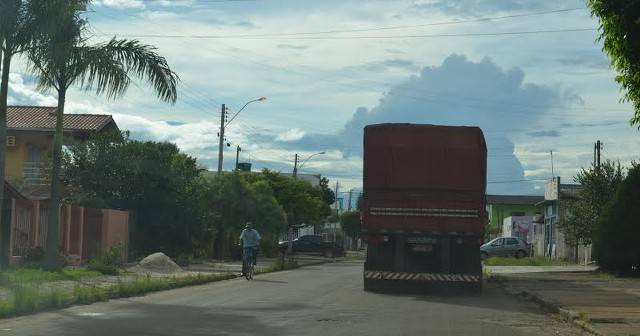 Vilhena: empresa vai à justiça contra lei que proíbe caminhões em horário comercial; juiz nega liminar