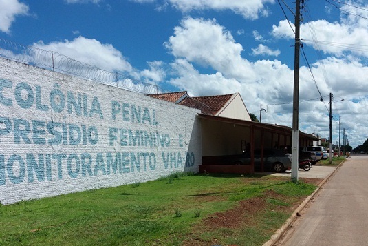Desconhecido atira contra apenados em frente a Colônia Penal de Vilhena