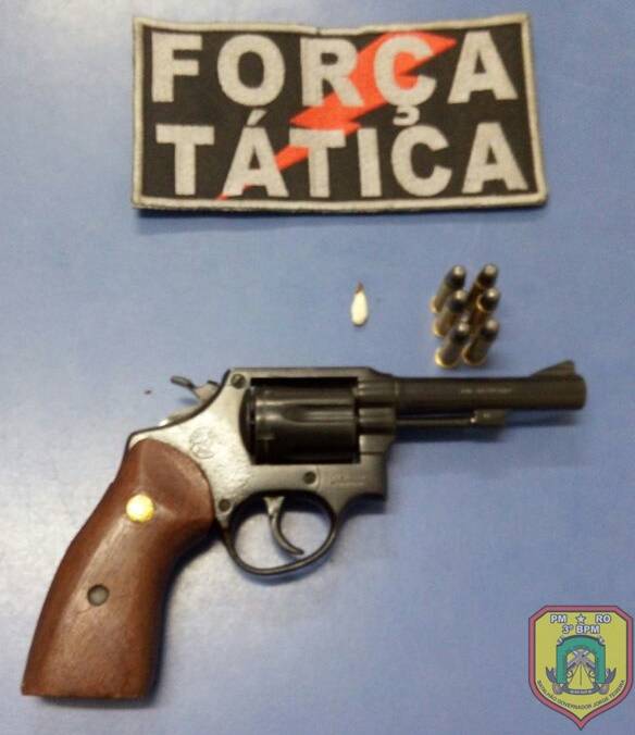 Vilhena: flagrado com droga, homem revela ter uma arma em casa e acaba detido