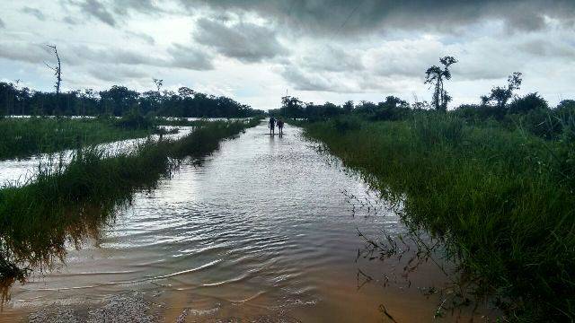 Cabixi: enchente impossibilita trânsito em estrada rural próximo ao Distrito do Estrela