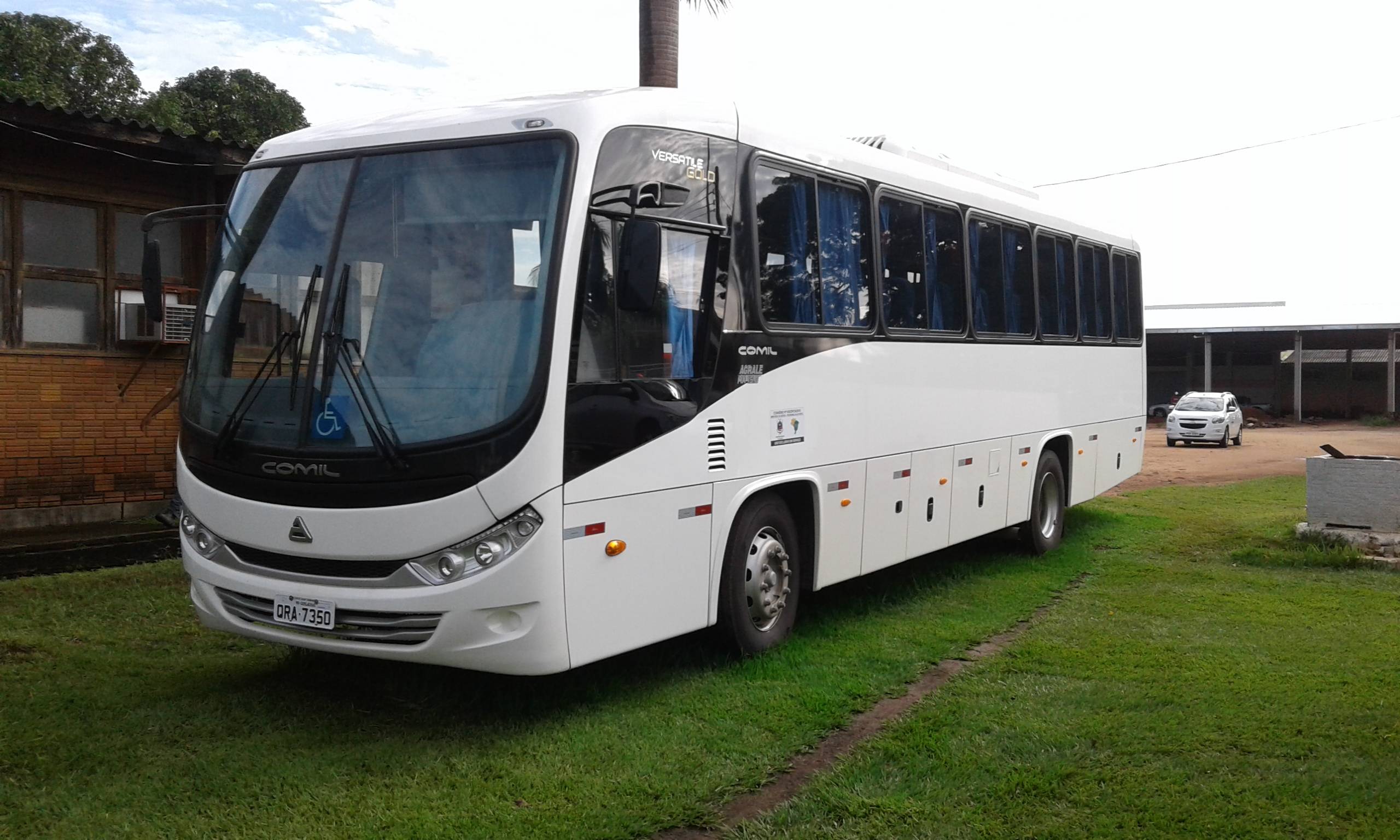 Através de emenda de senador, estudantes universitários ganham ônibus em Cerejeiras
