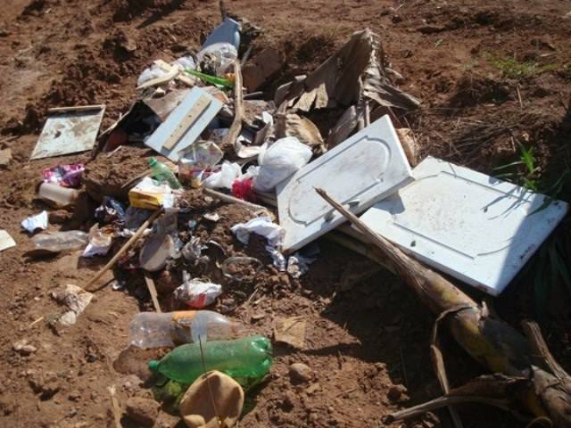 ATÉ ANIMAIS MORTOS SÃO JOGADOS NO CRISTO REI