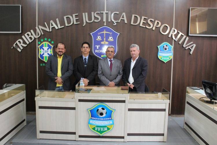 Ao tomar posse, Heitor Costa fala do cumprimento fiel da legislação e dos desafios