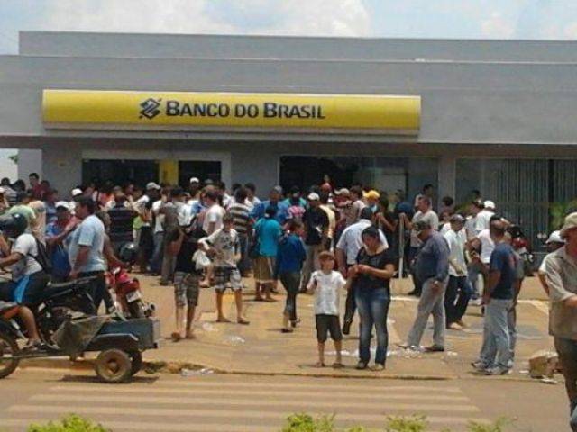 Em cidade da região, juiz ameaça multar bancos que deixarem clientes em filas por mais de 15 minutos