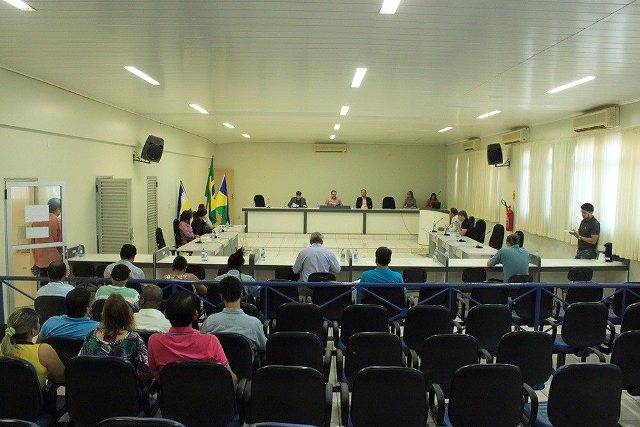 Prefeita pede autonomia para nomear servidores de outros municípios em Vilhena; Câmara barra