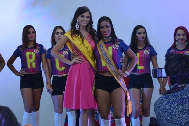 Com homenagem a jovem morta no ano passado, dançarina de 19 anos é eleita Musa do Barcelona 2018 