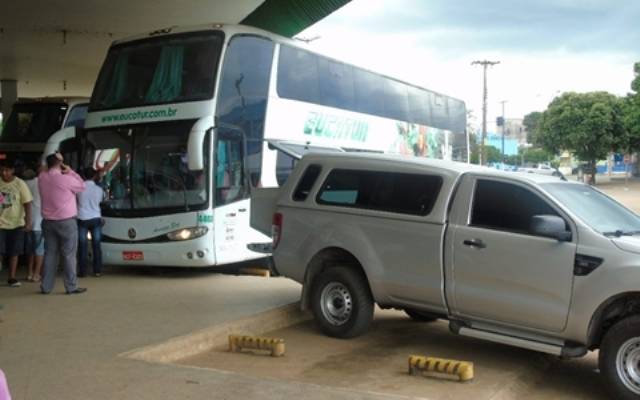 Ônibus para fazer baldeação em cidade de Rondônia e idoso morto é encontrado a bordo