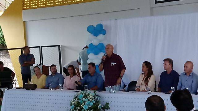 Em tom de despedida, governador de RO inaugura quadra em escola pública de Cerejeiras
