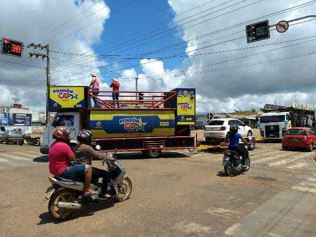 Desfile do Rondoncap em Vilhena mostra carros que serão sorteados na premiação especial do Carnaval
